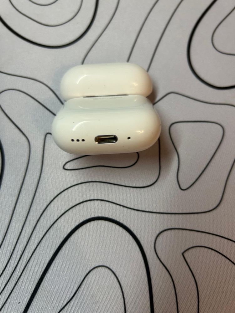 Airpods 4 with noise reduction