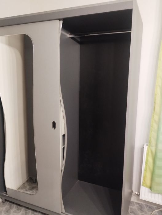 Vand mobila in stare perfecta