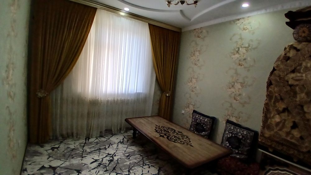 Karmana tumanida 2 xonali shinam uy sotiladi