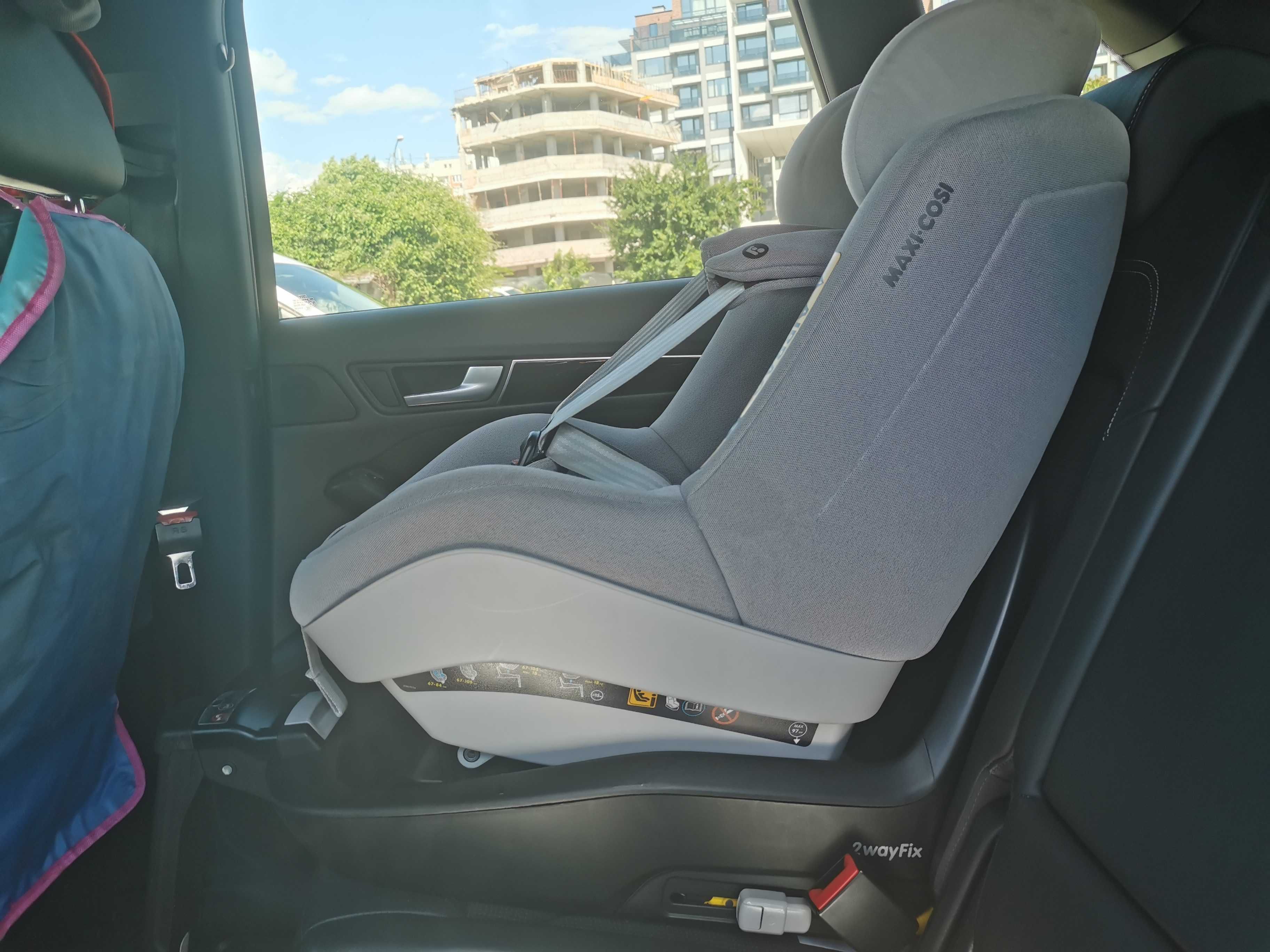 Стол за кола Maxi-Cosi Pearl Pro i-Size с база 2WayFix