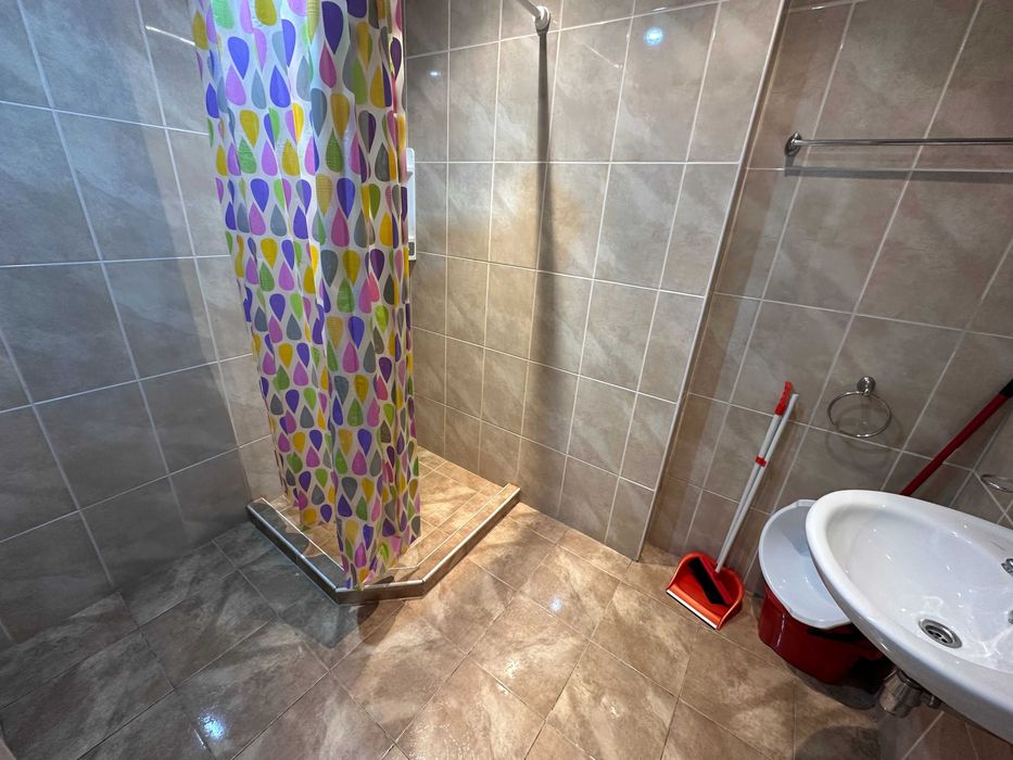 Просторен тристаен апартамент с гледка море, Първа линия