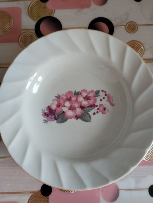 Продаются тарелки.