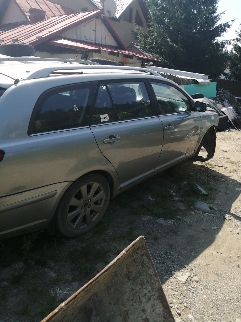 Dezmembrez Toyota avensis T25 an 2005 - 2008