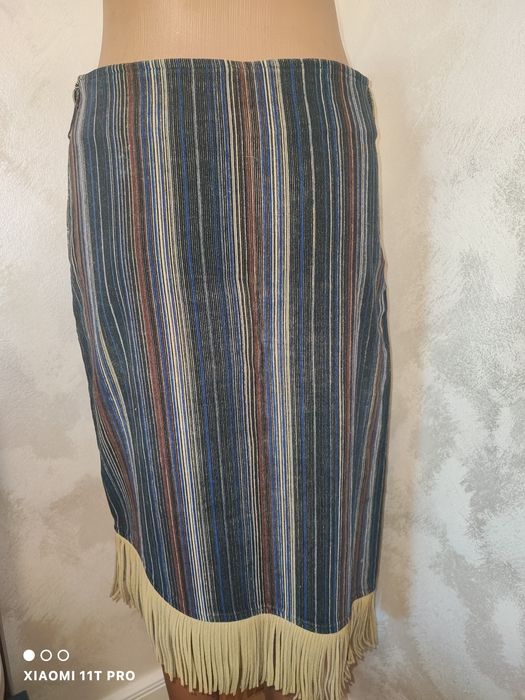 Reducere fulger! Fustă deosebită, mărimea 38