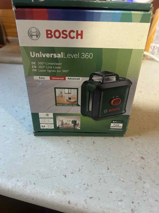 Нивелир Bosch със стойка
