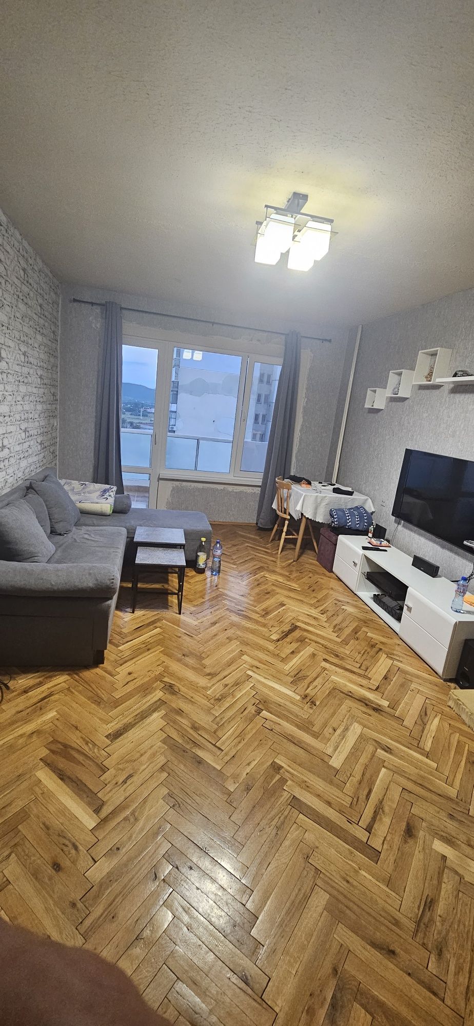 Продавасе апартамент панел 68 квадрата .