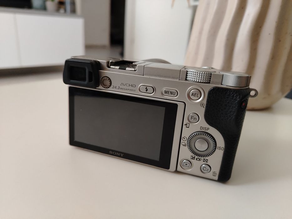 Sony a6000 mirrorless + Obiectiv sony OSS 18-55mm f3.5