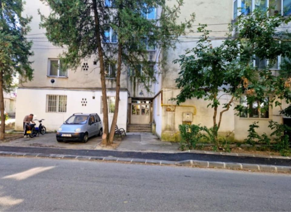 Apartament (2 camere) de vanzare!