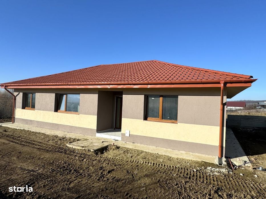 4 camere! 2 BAI! ASFALT! CANALIZARE! Casa Bucium-Barnova