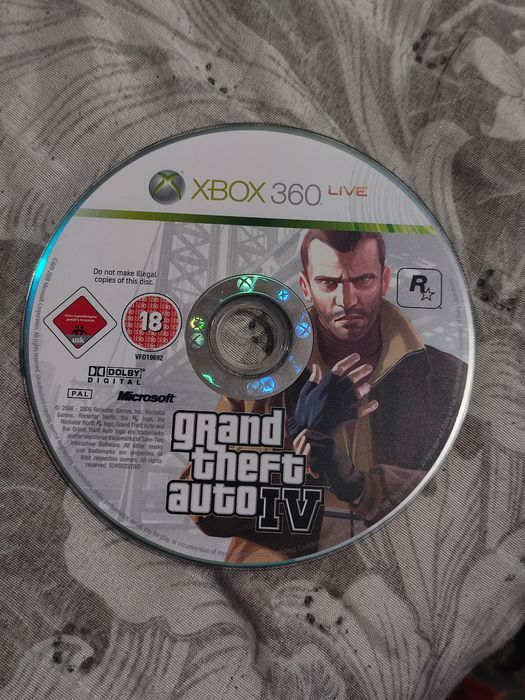 Vând Xbox 360 plus un joc