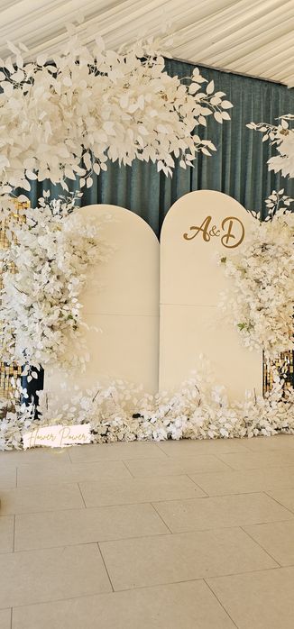 Aranjamente florale/arcade baloane/decor cununie de inchiriat
Prezidiu