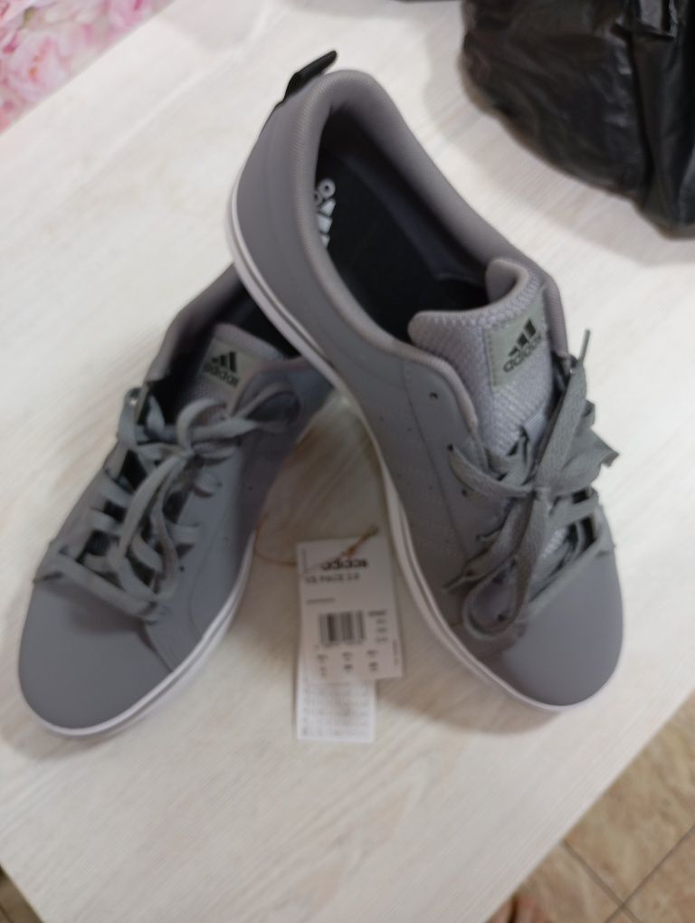 Продам кроссовки ADIDAS