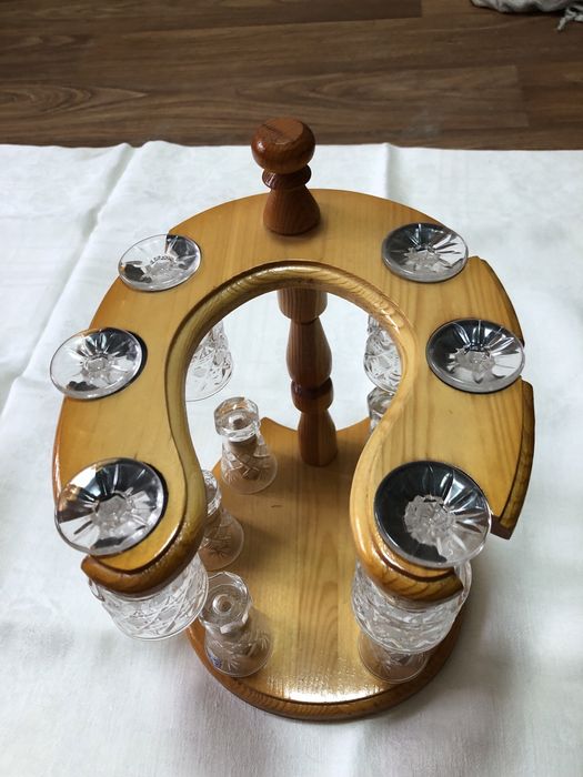 Набор рюмок и стопок на подставке-подкове