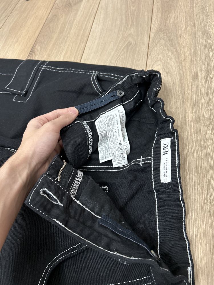 Zara джинсы черные с белой прошивкой