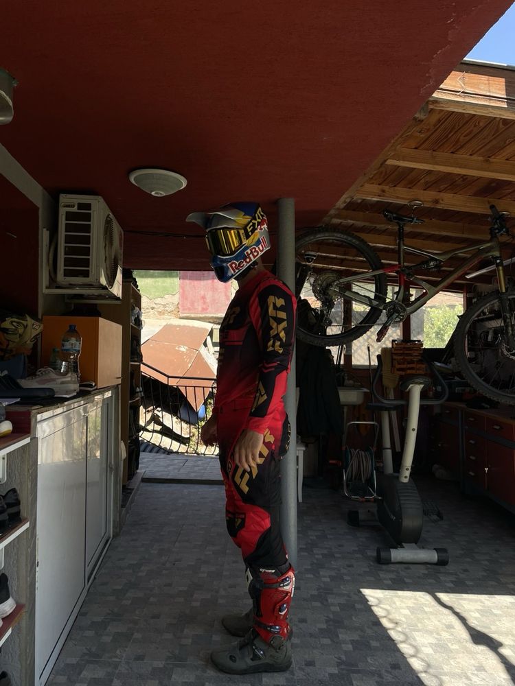 Каска Red Bull Rampage Custom