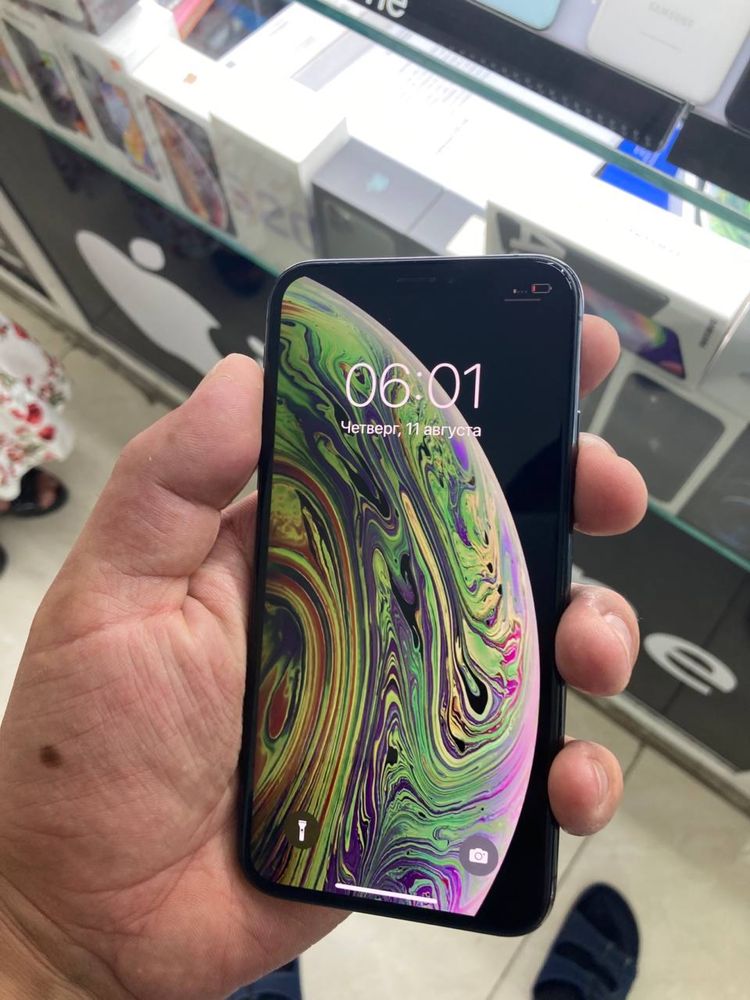 apple iphone XS black