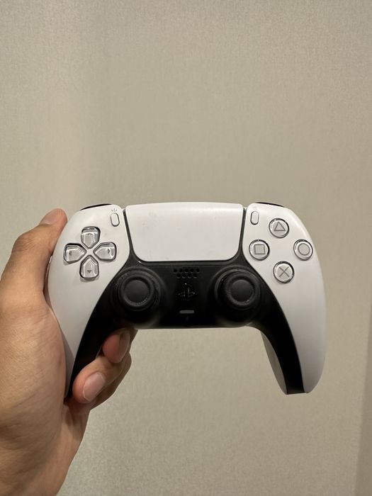 Playstation 5 в отличном состоянии с играми