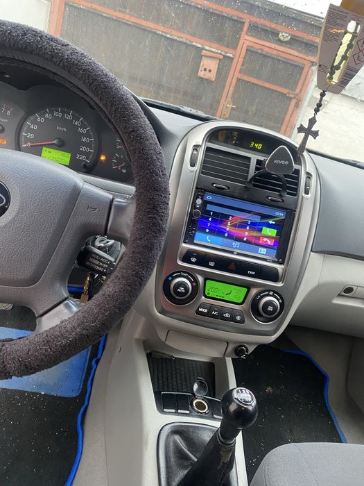 Vand kia cerato an fabricatie 2005 masina functioneaza bine mici defec