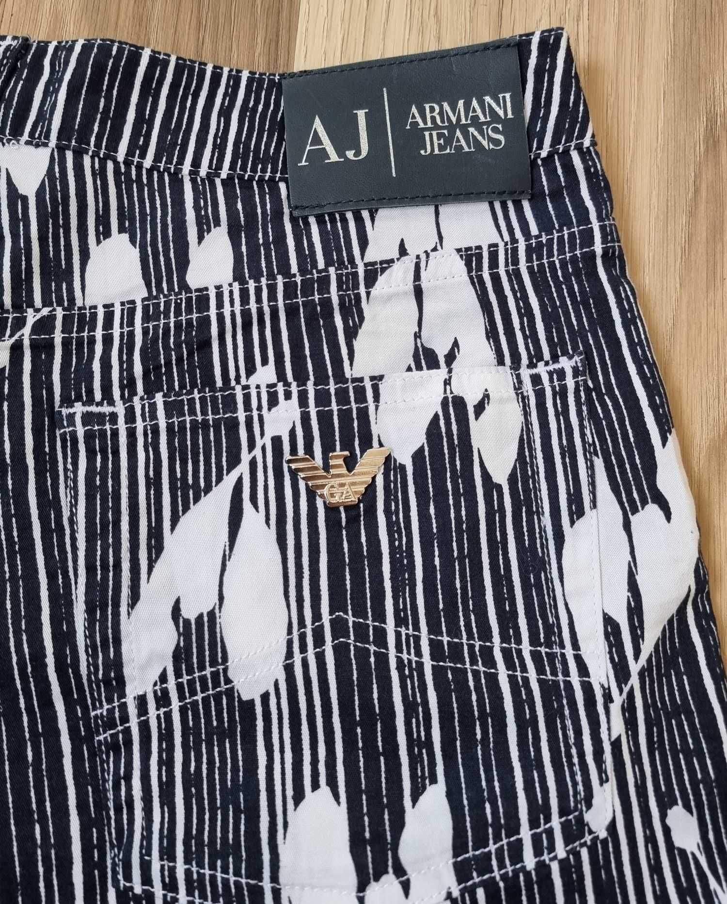 Дамски къси панталони Armani Jeans - 26