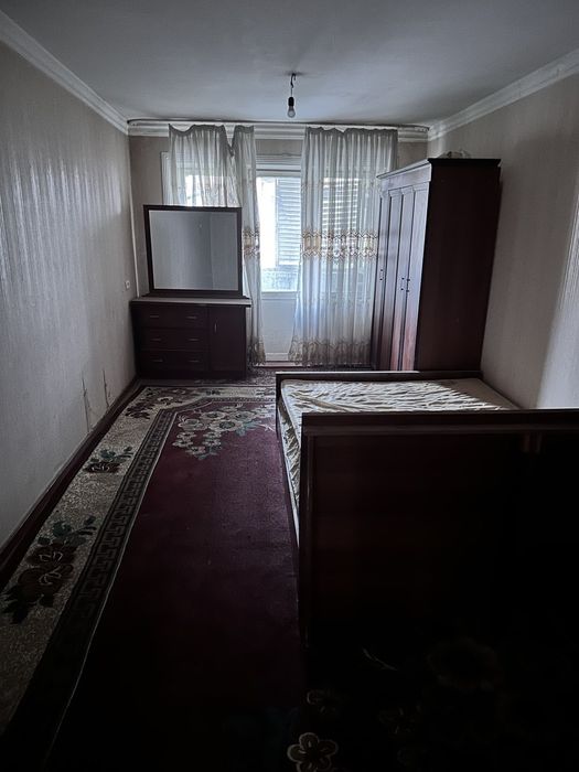 3 xonali kvartira sotiladi