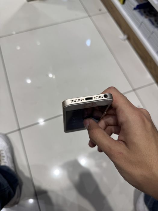 iPhone SE (2016) 1st generation gold