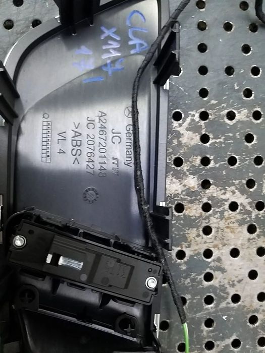 Maner interior cu butoane stanga fata mercedes cla x117 a2467201148 a2467600