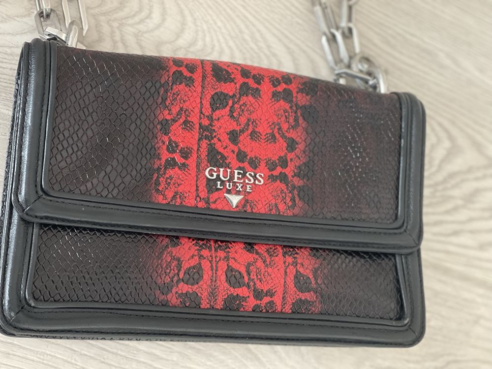 Отигинална чанта Guess