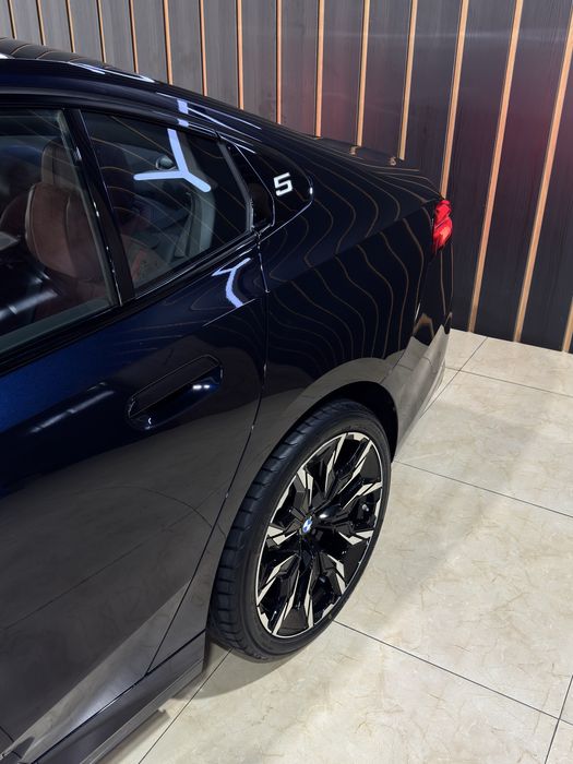 BMW I5 35L год 2025