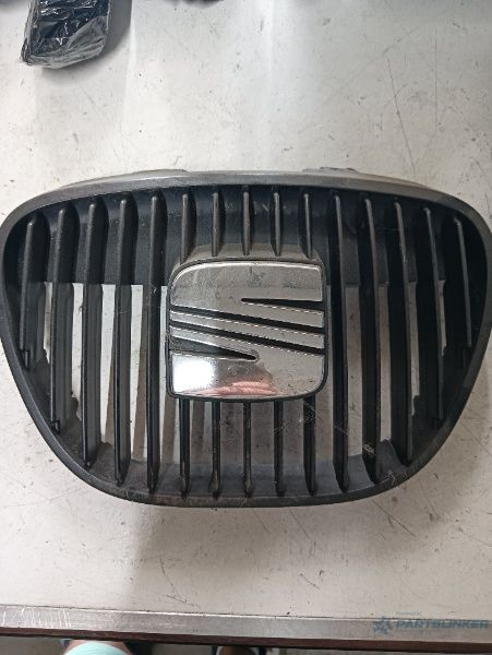 Grila cu emblema fata  SEAT CORDOBA III (6L2) [ 2002 - 2009 ]