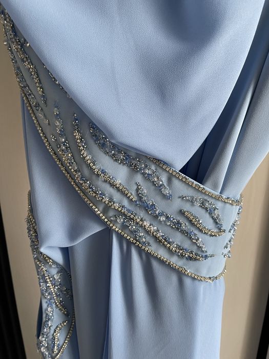Голубое вечернее платье