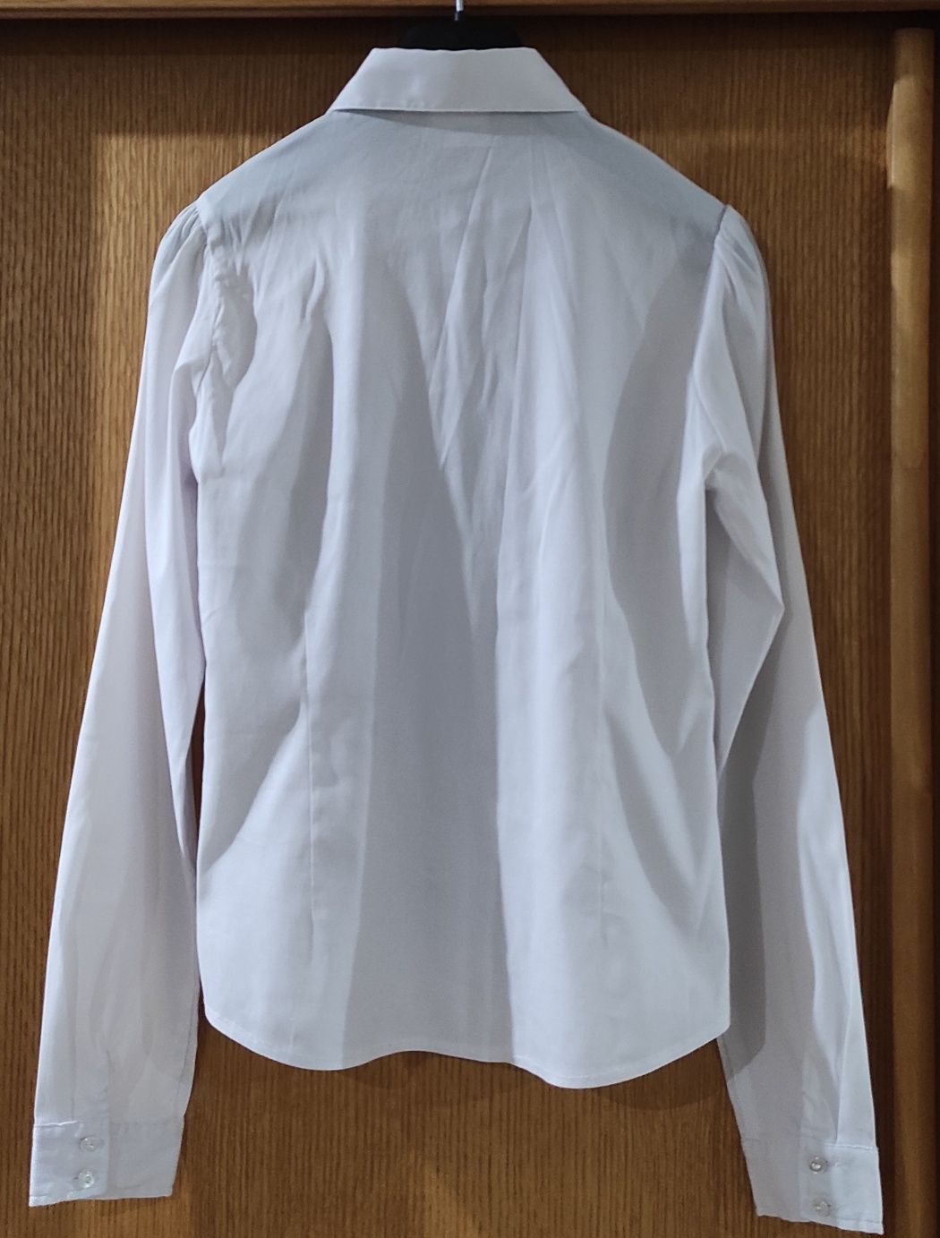 Продам школьную белую блузку на девочку, рост 152-158 см