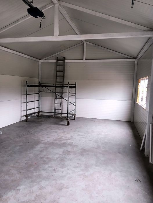 Dau in chirie garaj 60 mp cu 500 Mp curte.