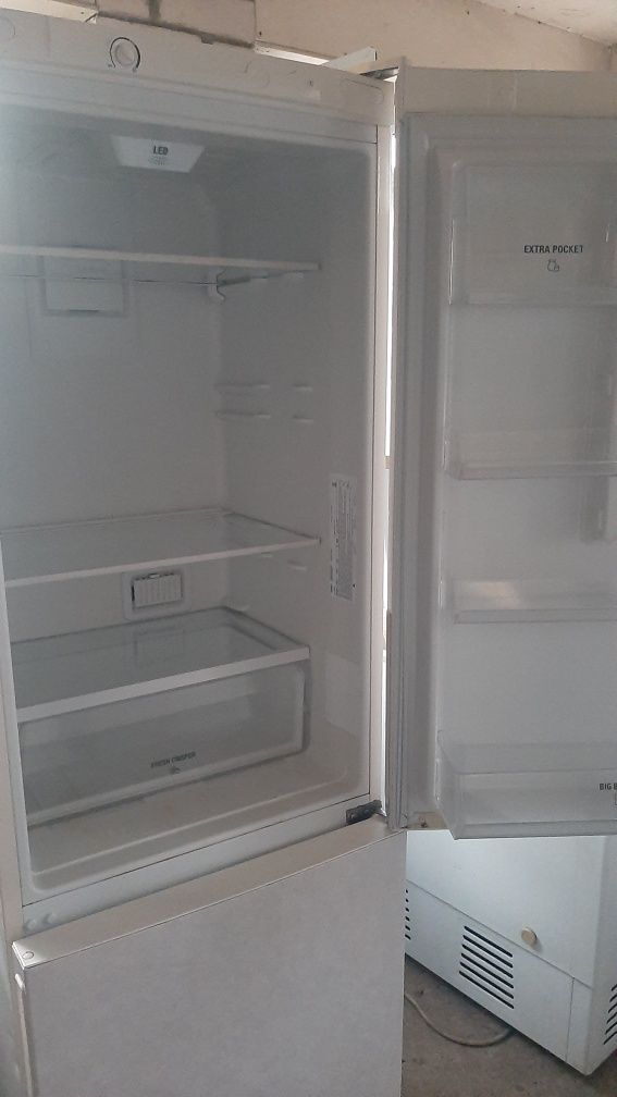 Продаю холодильник Аристон с доставкой до дома