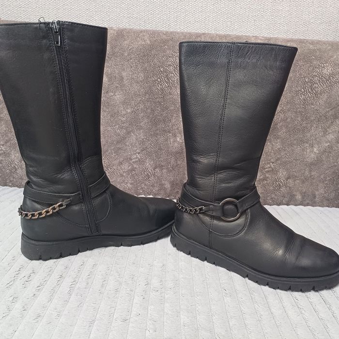 Продам детские сапоги