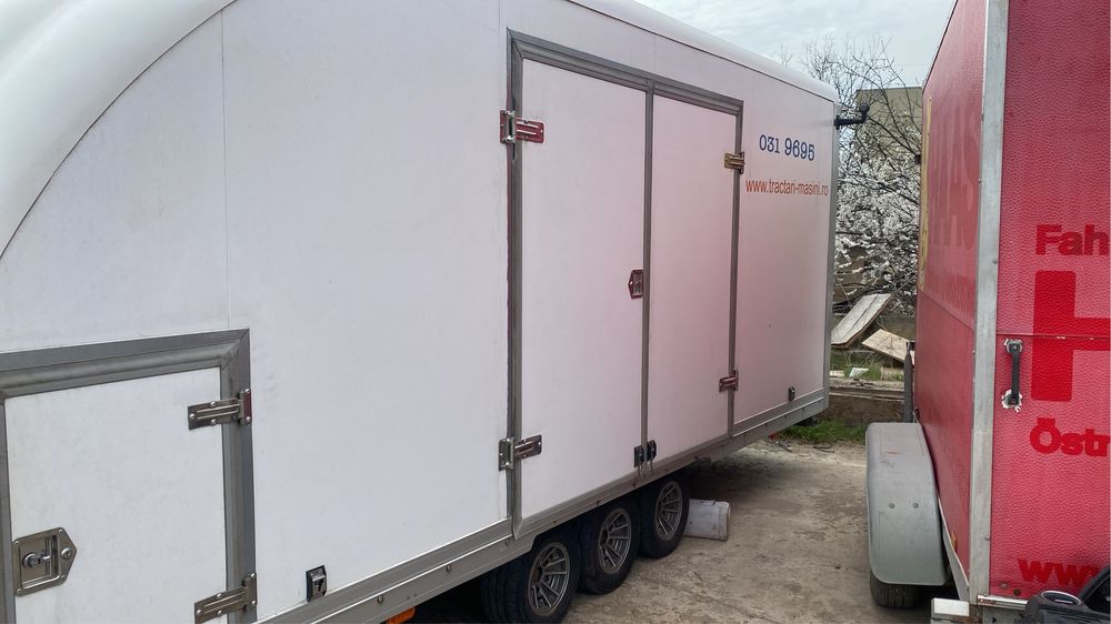 Remorca transport auto acoperit