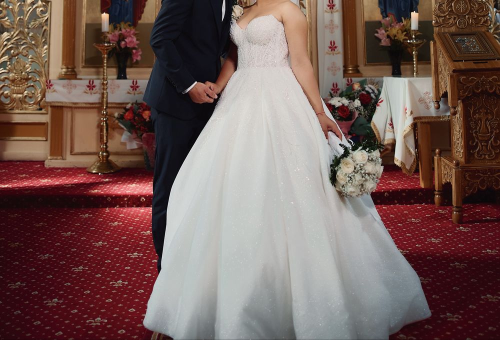 Vând rochie de mireasă tip prințesă