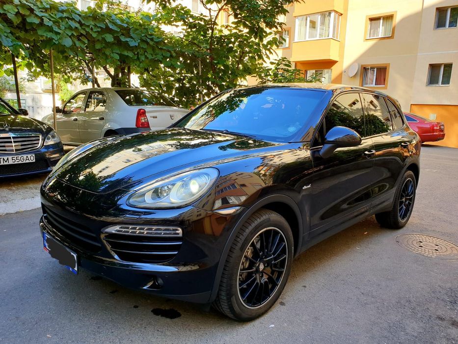 Vând Porsche Cayenne 3.0diesel,jante Turbo GTS

- Jante R20 Turbo GTS