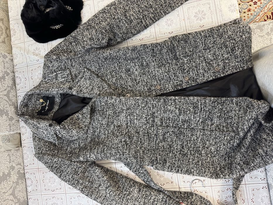 Продам пальто серое