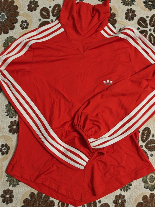 Adidas блуза рядък модел с гол гръб и буфан ръкав S