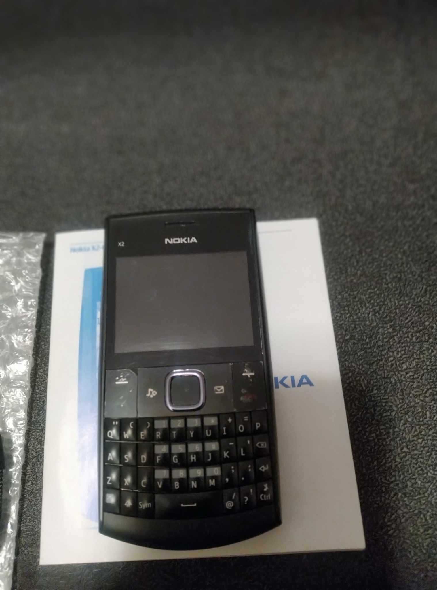 Телефон Nokia X2-01 QWERTY-клавиатура, microSD, Bluetooth. 0.3MP черен