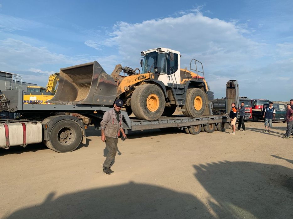 Transport utilaje cu trailer agabaritic pe latime