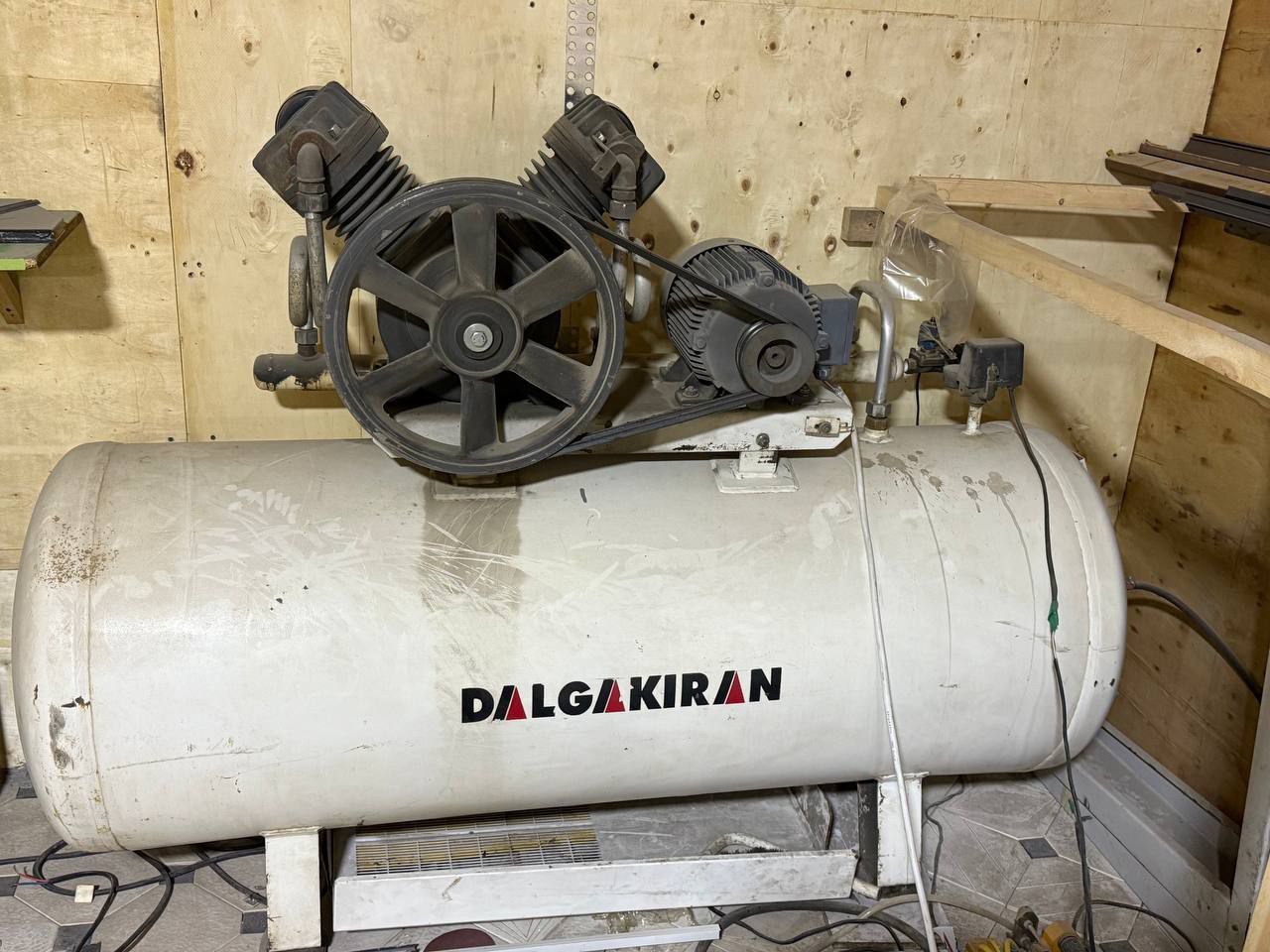 Kampressor 500tali sotiladi