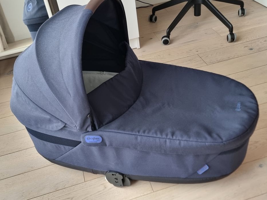 Vând landou Cybex Cot S Lux culoare Navy Blue
