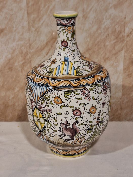 Ръчно рисувана португалска ваза