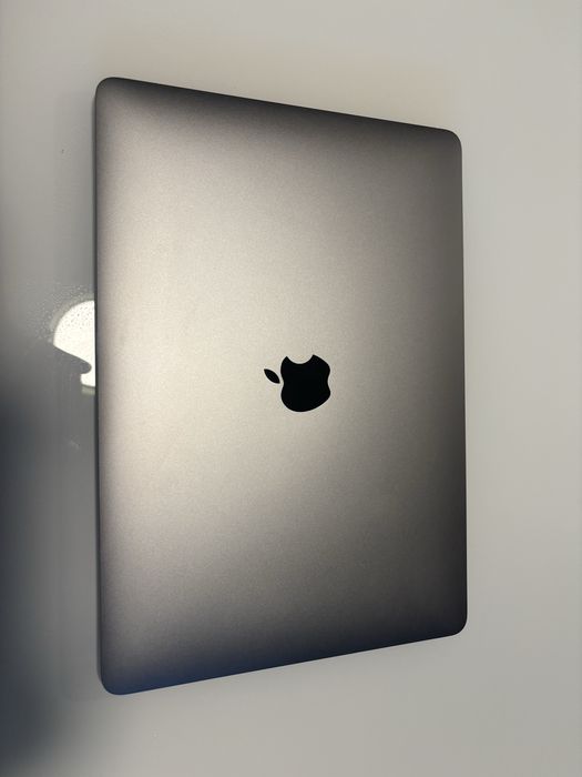 MacBook Air 13.3” (2020)- Intel i3/ 8GB RAM/ 256GB SSD- Отл. състояние