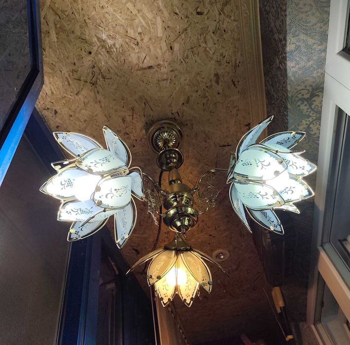 Люстра красивая!