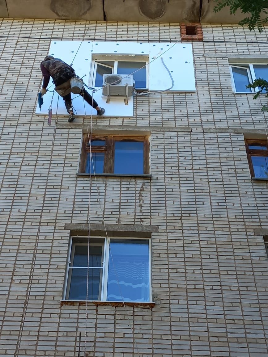 Очистка снега .Высотники альпинисты утепление стены,  квартиры балконы