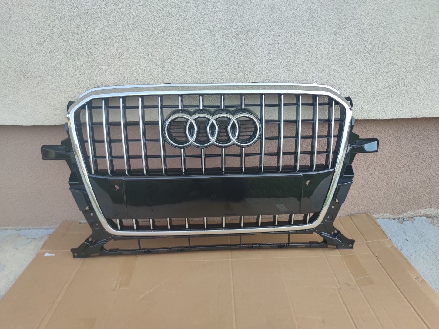 Grila centrala Audi Q5 noua 2012-2016