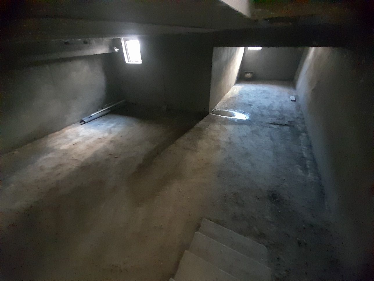 Hovli sotiladi..