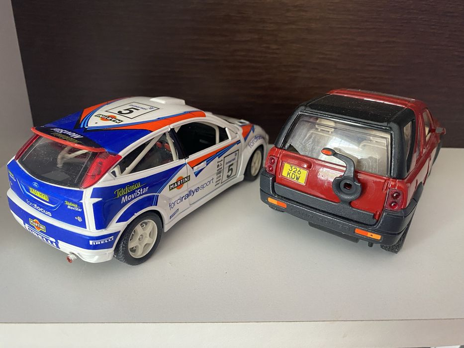 Мащабни модели 1/24 bburago ford focus и land rover freelander